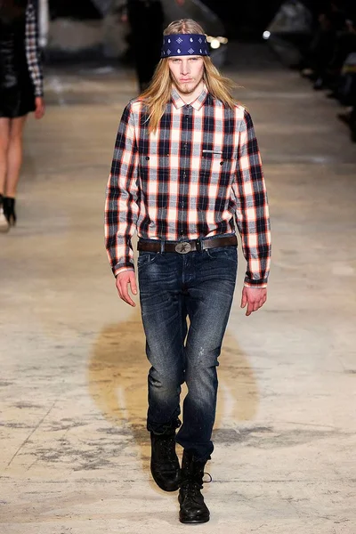 Look 15